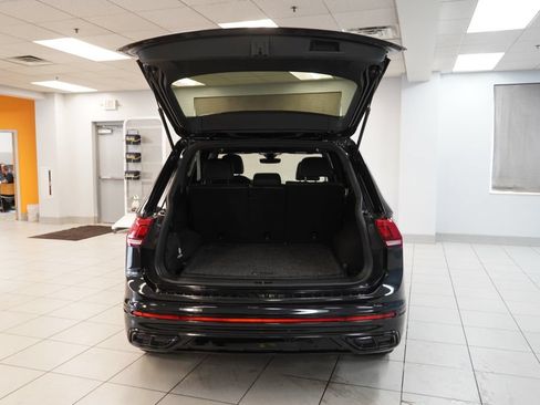 Used 2023 Volkswagen Tiguan SE R-Line AWD/4WD image 10