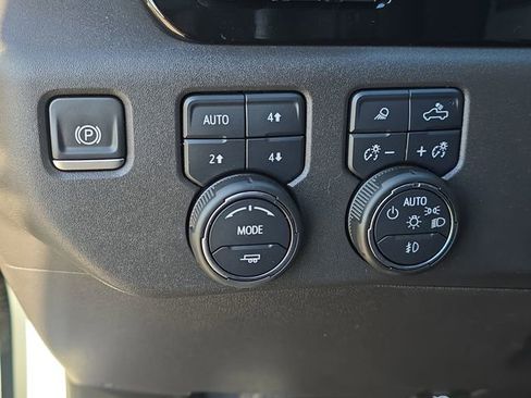 Used 2024 Chevrolet Silverado 1500 ZR2 w/ Technology Package image 25