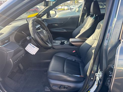 Used 2024 Toyota Venza Limited image 5