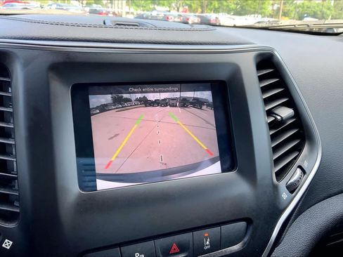 Used 2021 Jeep Cherokee Latitude Plus image 28