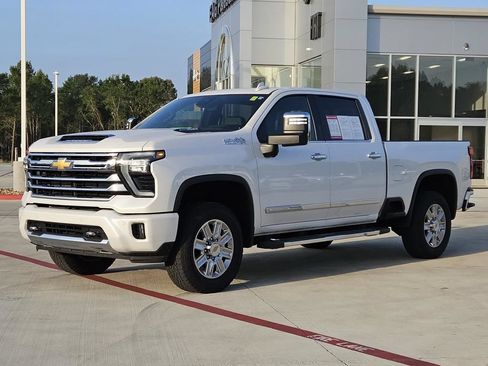 Used 2025 Chevrolet Silverado 2500 High Country w/ Technology Package AWD/4WD image 3