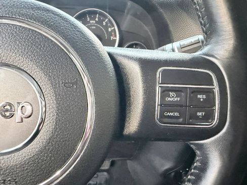 Used 2018 Jeep Wrangler Sport w/ Quick Order Package 23W AWD/4WD image 13