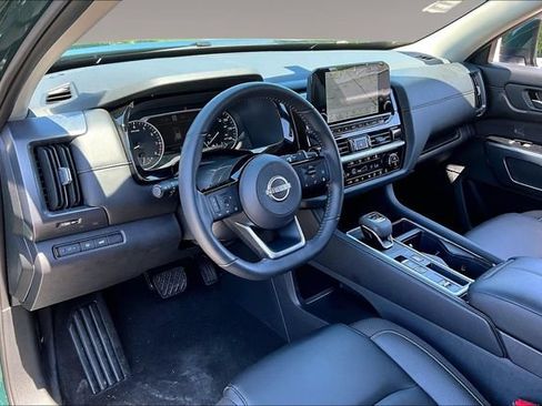 Used 2025 Nissan Pathfinder SL FWD image 15