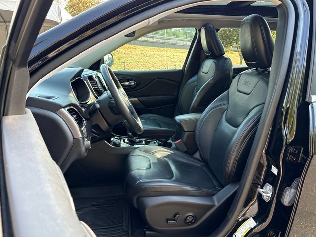 Used 2019 Jeep Cherokee Limited w/ Luxury Group AWD/4WD image 18