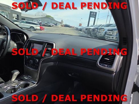 Used 2020 Jeep Grand Cherokee Laredo AWD/4WD image 14