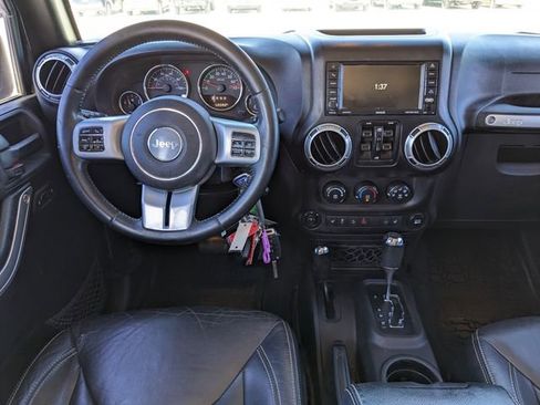 Used 2015 Jeep Wrangler Unlimited Rubicon image 15