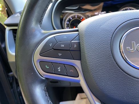 Used 2021 Jeep Cherokee Latitude Plus w/ Sun & Sound Group FWD image 20