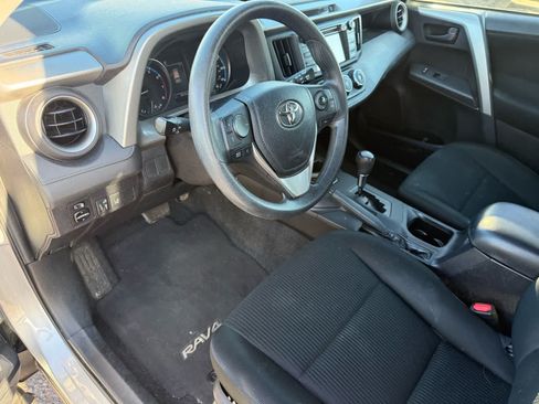 Used 2018 Toyota RAV4 LE FWD image 16