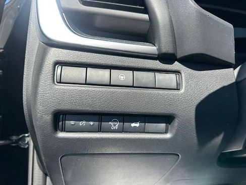 Used 2025 Nissan Rogue SV FWD image 21