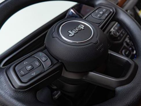 Used 2025 Jeep Gladiator Sport image 23