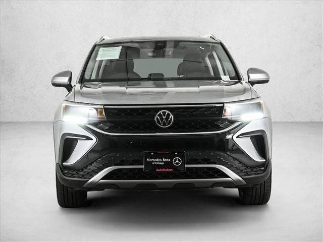 Used 2023 Volkswagen Taos SE w/ Panoramic Sunroof Package AWD/4WD image 2