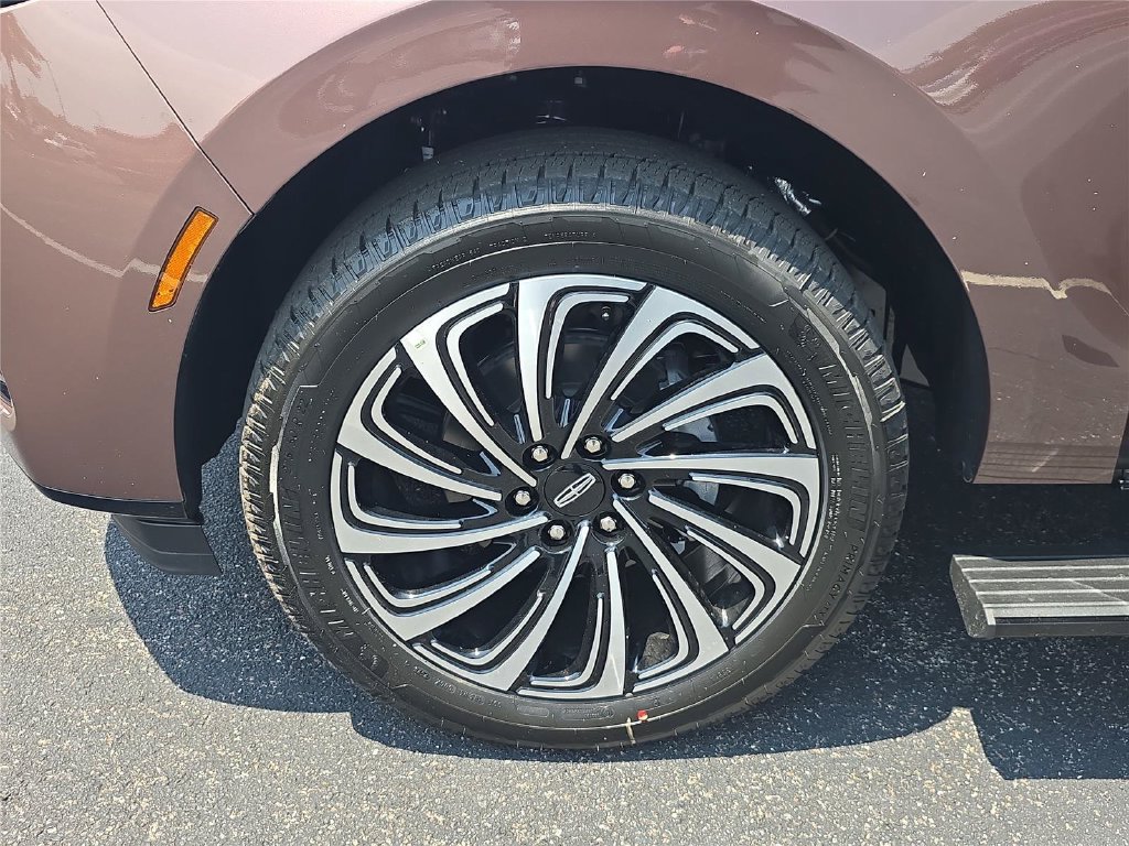 New 2027 Lincoln Navigator Black Label RWD image 23