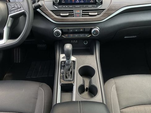 Used 2025 Nissan Altima 2.5 SV FWD image 16