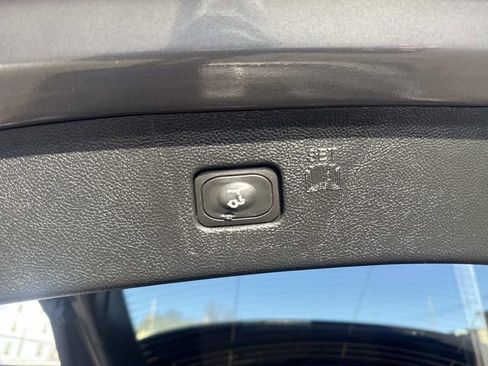 Used 2024 Ford Edge Titanium image 9