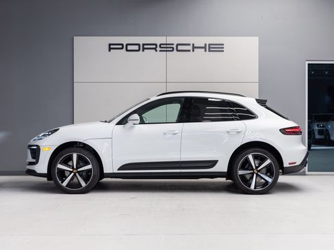 Certified 2026 Porsche Macan AWD/4WD image 2