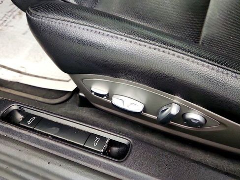 Used 2018 Porsche 718 Boxster S image 12