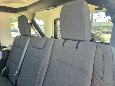 Used 2025 Jeep Wrangler Unlimited Rubicon AWD/4WD image 10