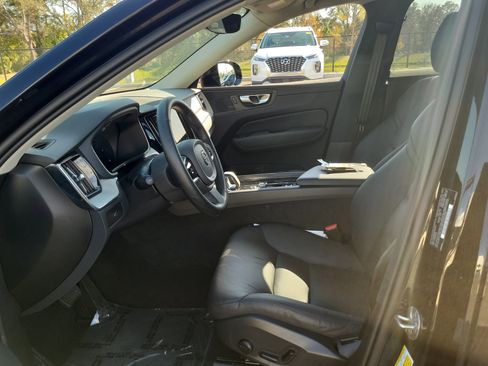 Certified 2025 Volvo XC60 B5 Plus w/ Climate Package image 16