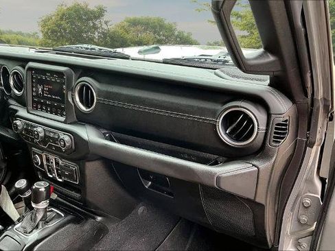 Used 2021 Jeep Gladiator Overland AWD/4WD image 16