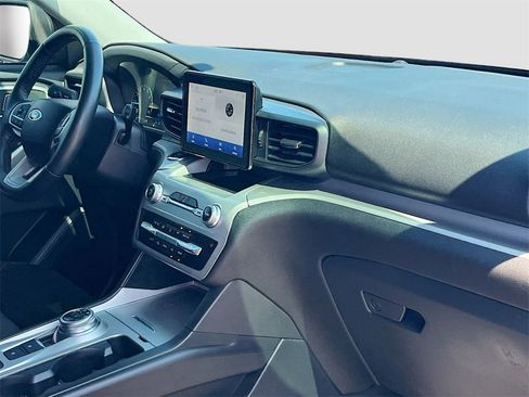 Used 2022 Ford Explorer XLT image 30