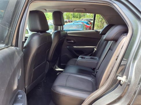 Used 2020 Chevrolet Trax LT w/ LT Convenience Package image 9