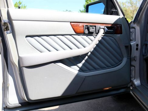 Used 1990 Mercedes-Benz 300 SE image 12