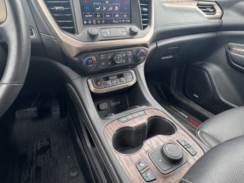 Used 2021 GMC Acadia Denali w/ Denali Technology Package FWD image 11
