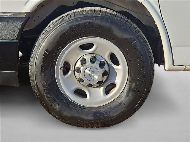 Used 2017 Chevrolet Express 2500 RWD image 20