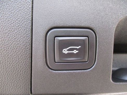 Used 2018 Cadillac XT5 FWD image 23