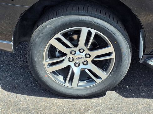 Used 2023 Ford Expedition XLT RWD image 9