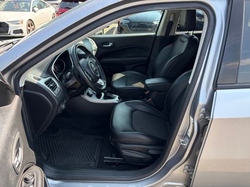 Used 2018 Jeep Compass Latitude w/ Cold Weather Group AWD/4WD image 30