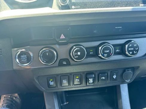 Used 2020 Toyota Tacoma TRD Sport w/ Technology Package AWD/4WD image 28