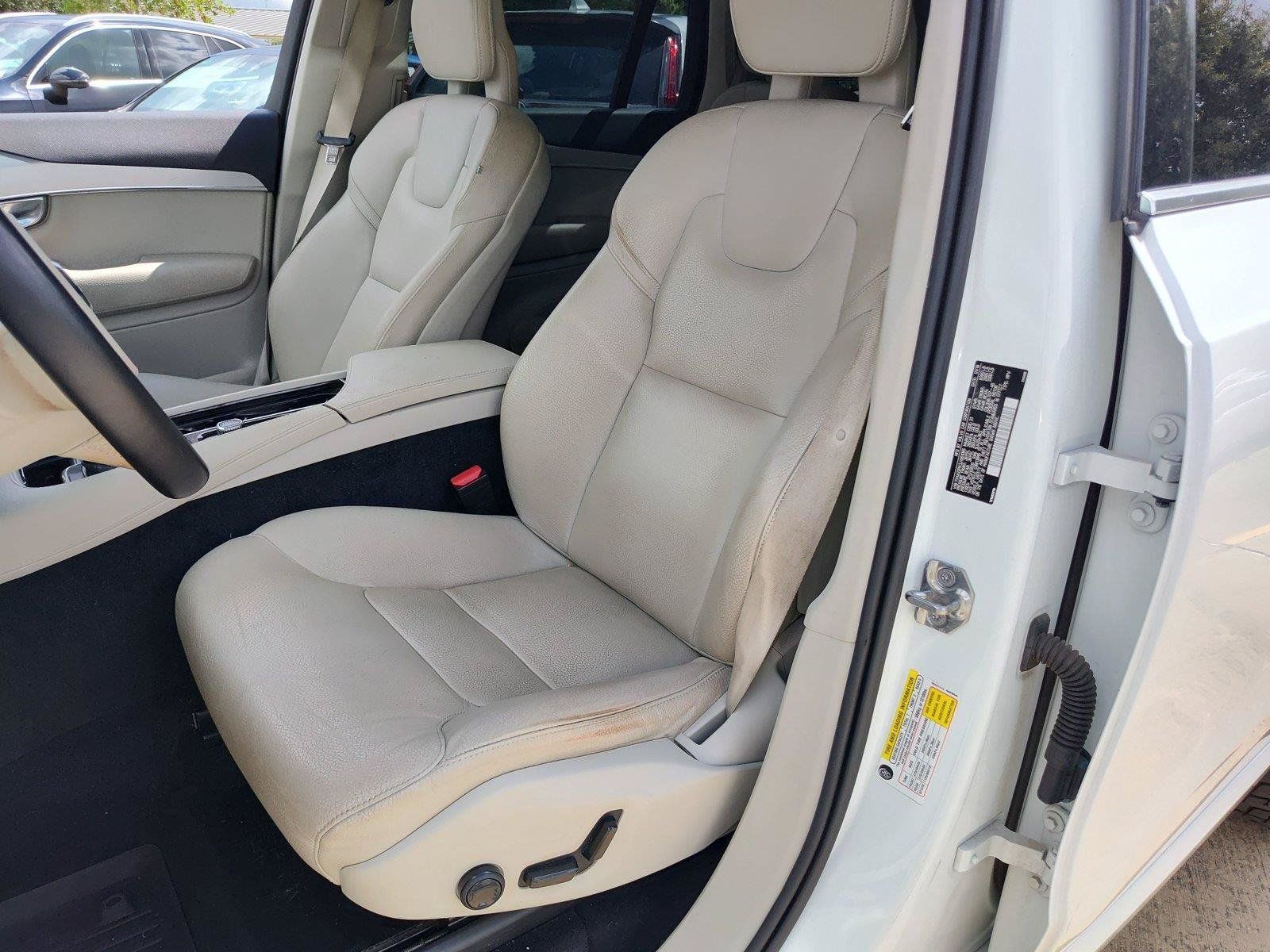 Used 2018 Volvo XC90 T6 Momentum w/ Convenience Package AWD/4WD image 17