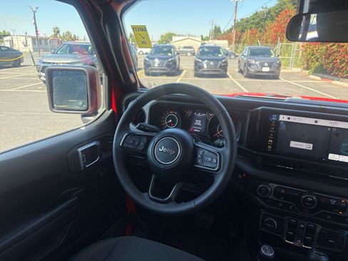 Used 2025 Jeep Wrangler Unlimited Sport AWD/4WD image 33