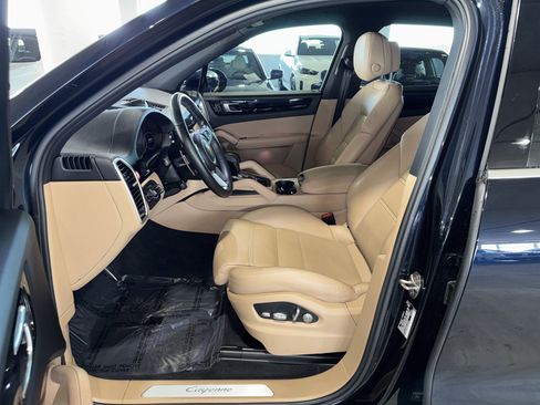 Used 2021 Porsche Cayenne image 19
