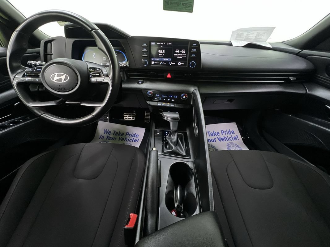 Used 2025 Hyundai Elantra SEL FWD image 17