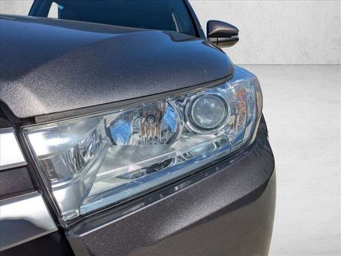 Used 2018 Toyota Highlander XLE image 9