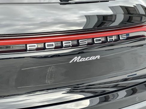 Used 2022 Porsche Macan image 27