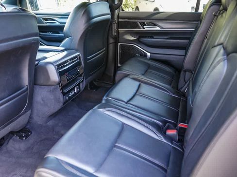 Used 2023 Jeep Wagoneer L Series II AWD/4WD image 15