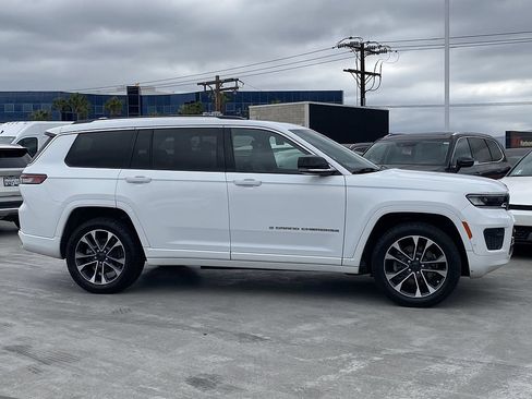 Used 2021 Jeep Grand Cherokee L Overland w/ Luxury Tech Group IV AWD/4WD image 2