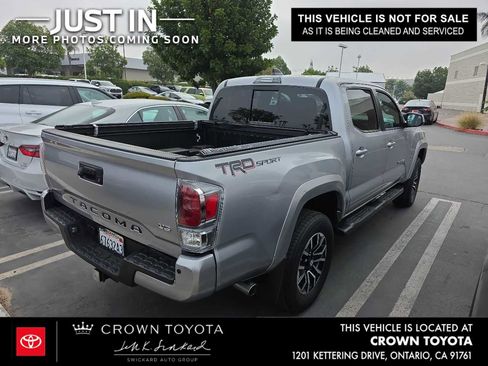 Used 2020 Toyota Tacoma TRD Sport w/ Technology Package RWD image 2