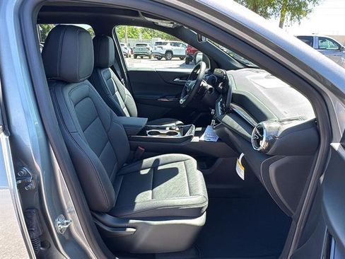 New 2026 Chevrolet Equinox LT w/ Convenience Package II FWD image 14