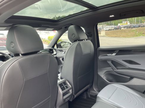 New 2026 Volkswagen Tiguan SE R-Line FWD image 13