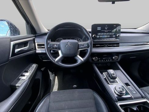 Used 2024 Mitsubishi Outlander SE FWD image 6