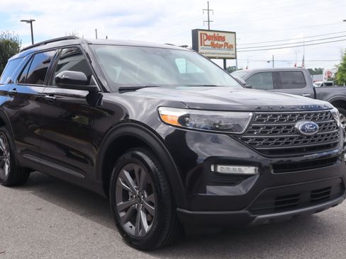Used 2022 Ford Explorer XLT w/ Equipment Group 202A AWD/4WD image 5