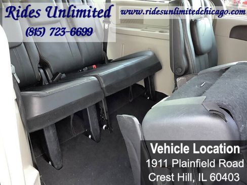 Used 2012 Chrysler Town & Country Touring-L w/ Entertainment Group #2 image 33