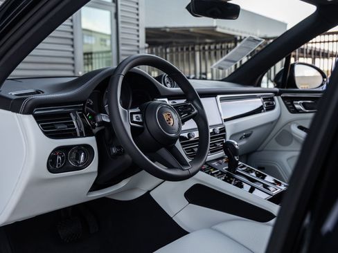 Certified 2026 Porsche Macan S AWD/4WD image 4