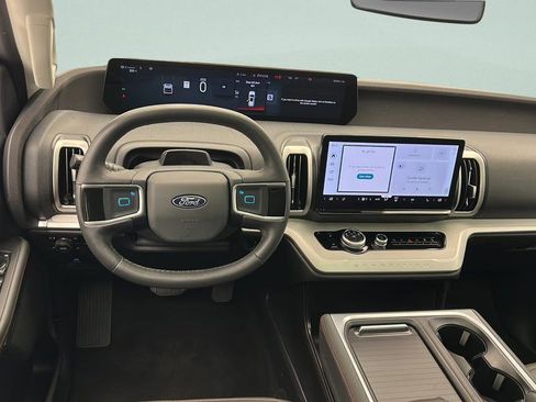 Used 2025 Ford Expedition Active AWD/4WD image 11