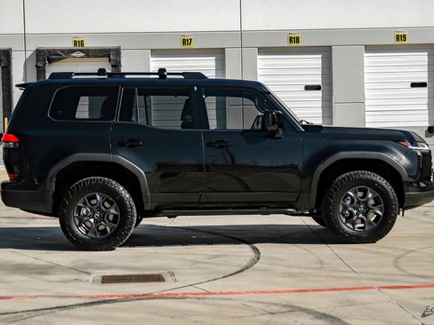 Used 2025 Lexus GX 550 image 16