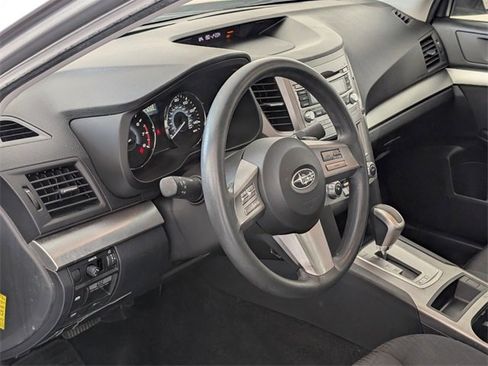 Used 2010 Subaru Legacy 2.5i image 8